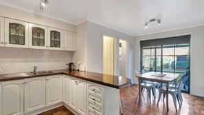 Fridge, dishwasher, toaster, cookware/dishes/utensils - Lauren's Place - This property is the perfect base for exploring all the region has to offer! (BRIGHT)