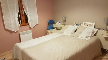 4 sovevĂŠrelser, strygejern/strygebrĂŠt