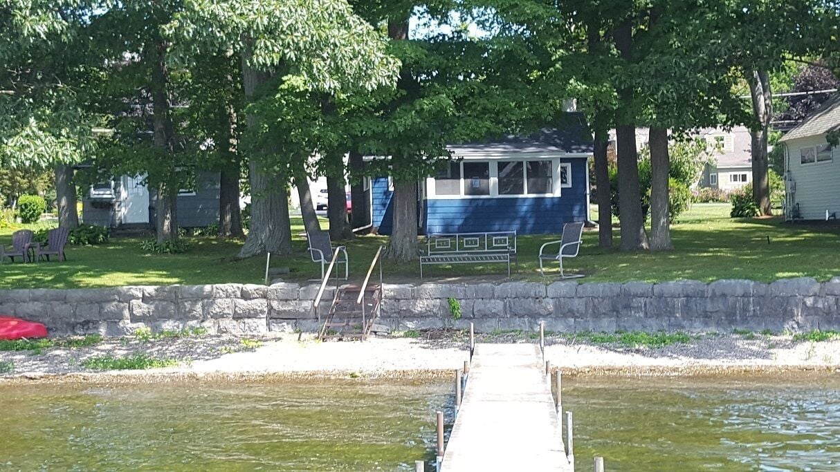 East Side Owasco Lake Waterfront Cottage!
