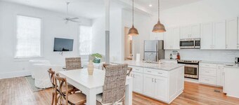 Spacious 2 King Bedroom Condo with Pool