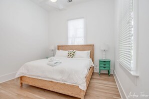 5 bedrooms, iron/ironing board, free WiFi, bed sheets