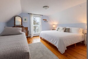 Desk, iron/ironing board, travel cot, WiFi