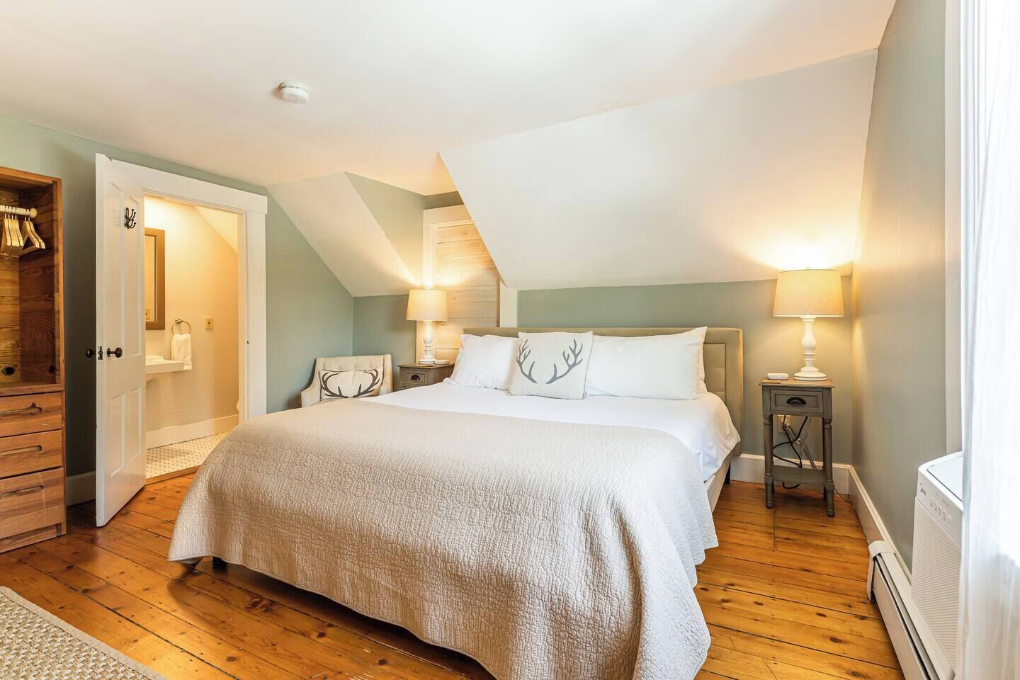 書桌、熨斗/熨衫板、可攜式嬰兒床、Wi-Fi