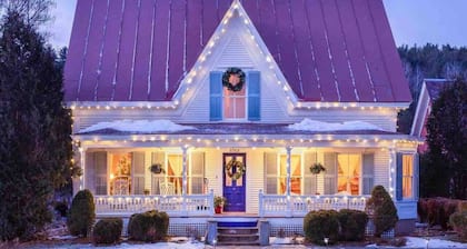 â
NOUVEAU â
Grande maison historique avec 6. 5 BAINS-PrĂšs du ski, sur la riviĂšre, avec bain Ă remous