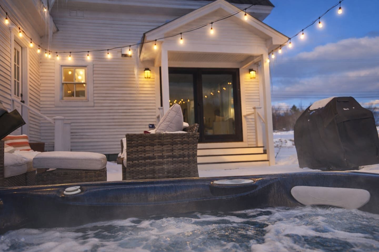 Outdoor spa tub