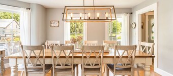 Woodbridge Inn · 6BR Historic Charm✦Riverfront✦Hot Tub✦Close to Ski