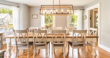 Woodbridge Inn · 6BR Historic Charm✦Riverfront✦Hot Tub✦Close to Ski