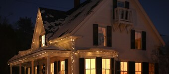 Woodbridge Inn · 6BR Historic Charm✦Riverfront✦Hot Tub✦Close to Ski