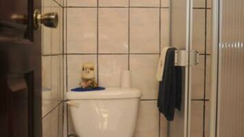 Business Apartment, 1 Double Bed, Non Smoking, Balcony | Bathroom | Shower, designer toiletries, towels, soap