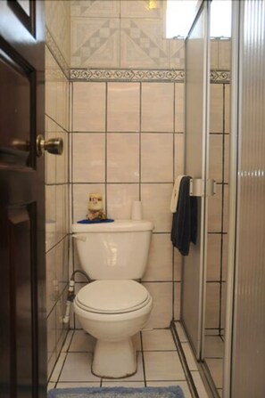 Business Apartment, 1 Double Bed, Non Smoking, Balcony | Bathroom - Wise Living CR (San Juan)