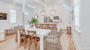 Dining - Luxury Tybee Condo with 2 King suites and Pool (Tybee Island)
