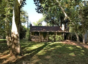 Exterior - Adorable Country Cottage, Walk to the Creek and Trails! Dogs Love it! (Sedona)