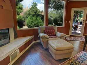 Smart TV, fireplace, books, stereo - Very Popular! Awesome Red Rock Views & Private Outdoor Living Space with Hot Tub (Sedona)