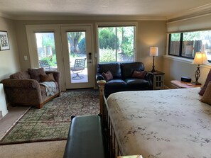 3 bedrooms, iron/ironing board, free WiFi, bed sheets - Very Popular! Awesome Red Rock Views & Private Outdoor Living Space with Hot Tub (Sedona)