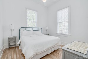 2 soverom, strykejern/-brett, wi-fi og sengetøy