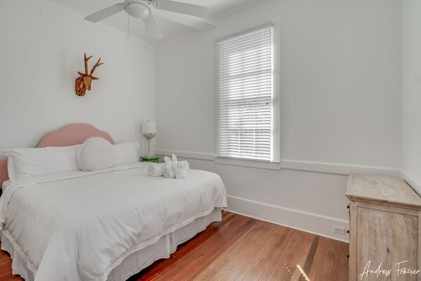 2 habitaciones, tabla de planchar con plancha, wifi y ropa de cama 