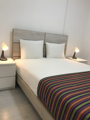 Comfort Double Room, Shared Bathroom | Hypo-allergenic bedding - Charming episode hostel (Lisbon)