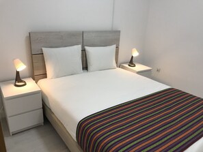 Comfort Double Room, Shared Bathroom - Charming episode hostel (Lisbon)