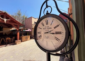 34-inch Smart TV with digital channels, TV, Netflix - Hotel West Refugio (San Juan del Río)