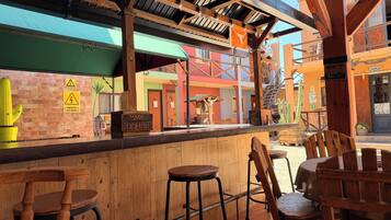 34-inch Smart TV with digital channels, TV, Netflix