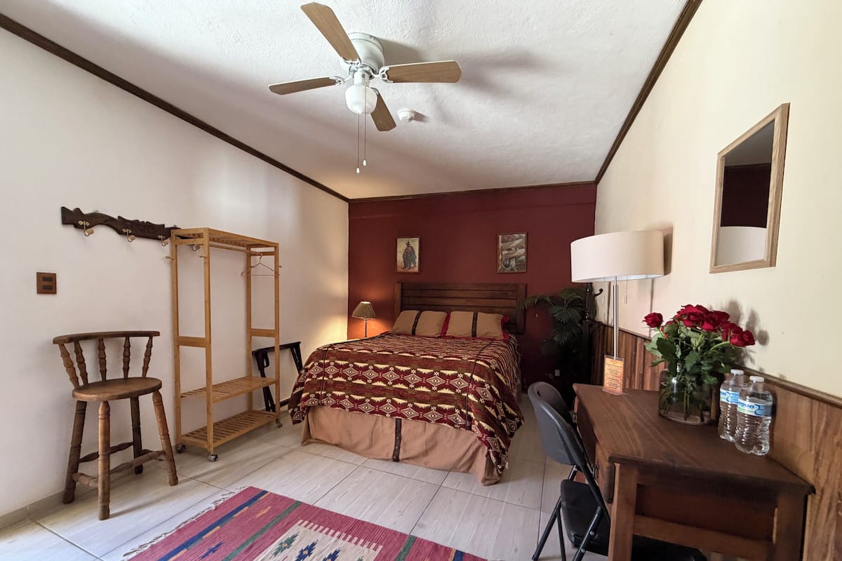Habitació familiar | Cobrellits, decoració individual, mobiliari individual i escriptori