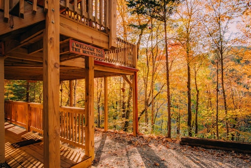 A Quiet Getaway in a True "Mountain Cabin" with all the Amenities!