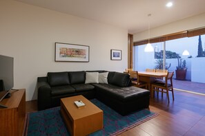 Cobertura exclusiva | Área de estar | TV de tela plana 32 polegadas com canais digitais, TV