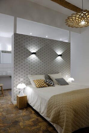 15 bedrooms, in-room safe, iron/ironing board, WiFi - Domaine de l'Odylée, in the heart of the vineyards, ideal for family reunions and seminars. (Violes)