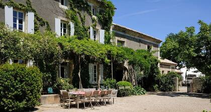 Domaine de l'Odylée, in the heart of the vineyards, ideal for family reunions and seminars.