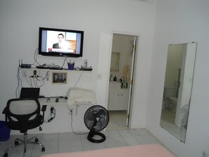 4 bedrooms, iron/ironing board, WiFi, bed sheets - Spacious house inside a gated community in Itacimirim. (camaçari)