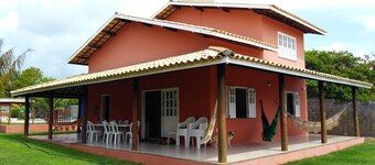 Spacious house inside a gated community in Itacimirim.