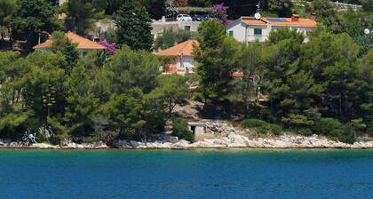 Seafront Apartment Dana - Two Bedroom Apartment with Terrace and Sea View