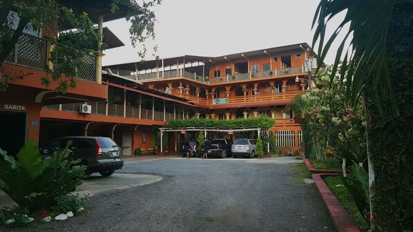 Fachada de la propiedad