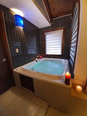 Perfecta para luna de miel C10 | Tina de hidromasaje