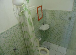 Basic Studio Suite | Bathroom