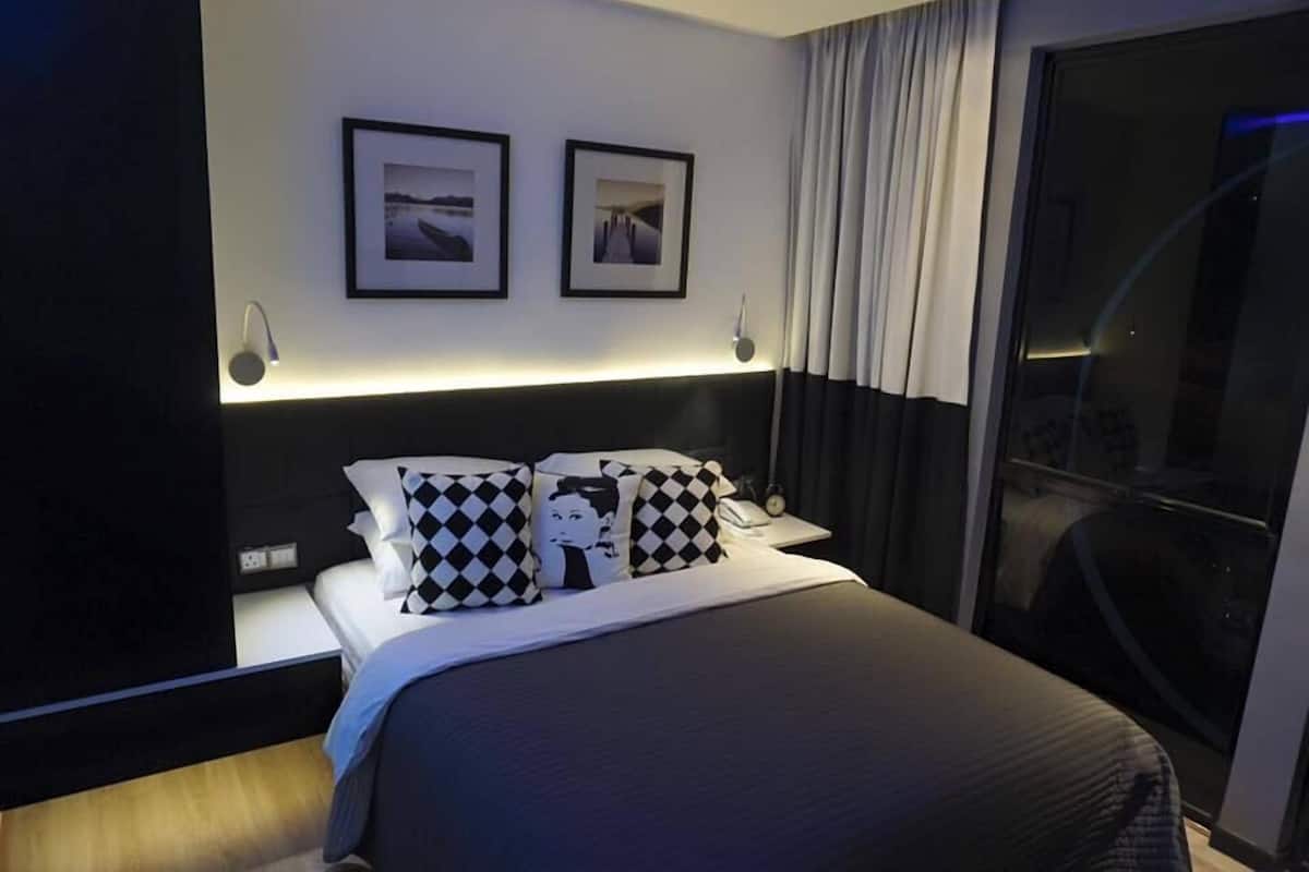 Soundproofing, iron/ironing board, free WiFi