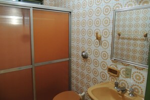 Suihku, hiustenkuivaaja