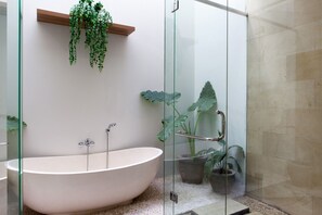 Villa, 2 Bedrooms | Deep soaking bathtub