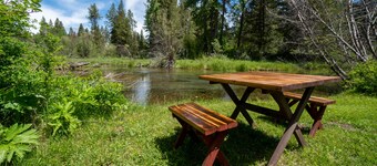 Soaring Eagle · Soaring Eagle on Fort Creek-CraterLake Bungalows