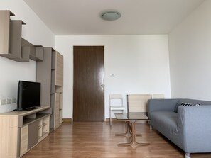 TV - Quiet & Secluded Urban Sanctuary for 2 (Bangkok)