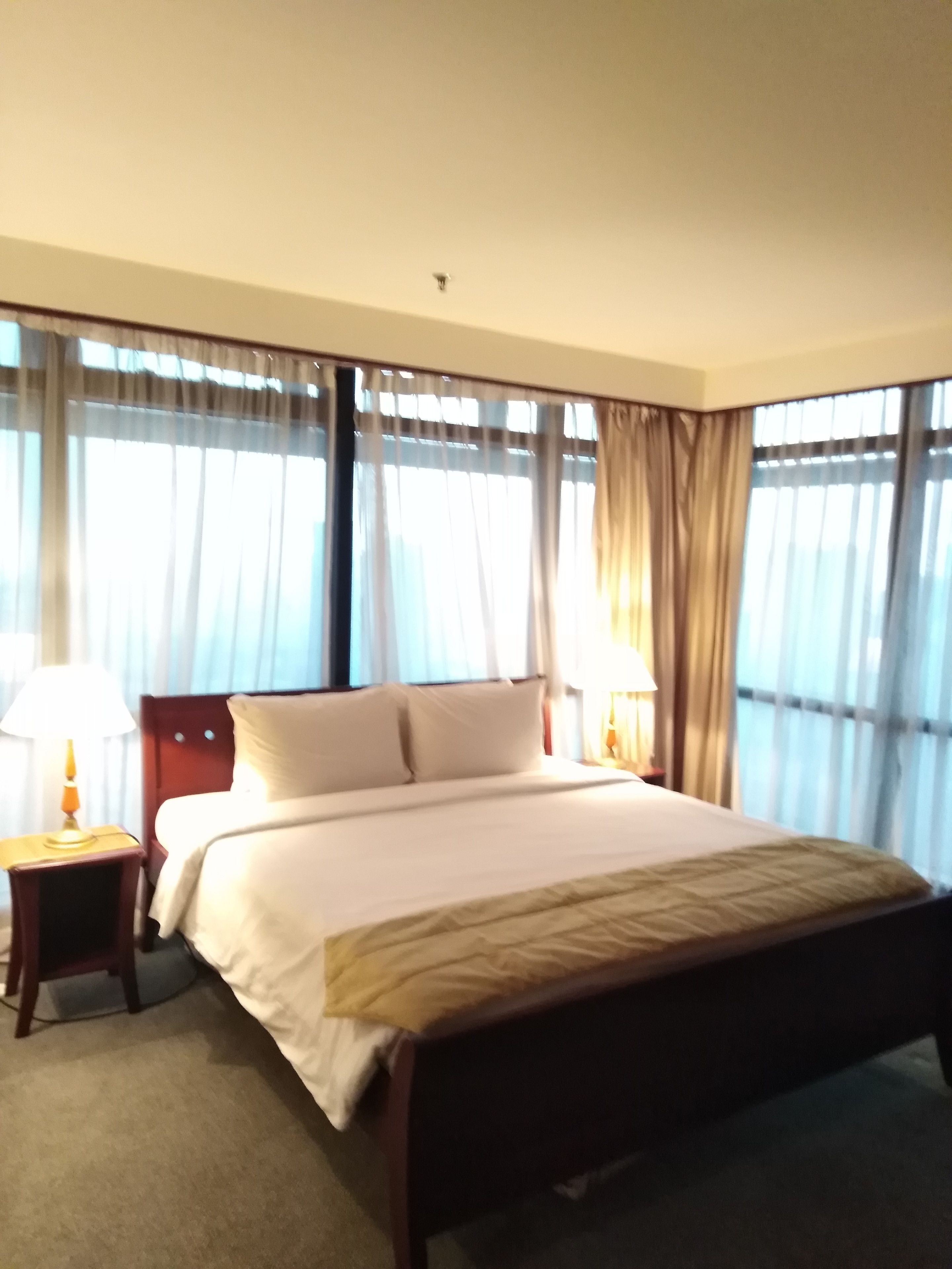 Premium bedding, in-room safe, desk, blackout drapes