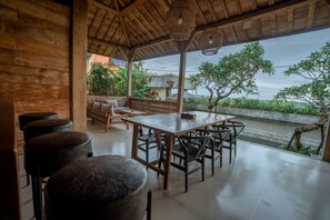 하우스, 침실 2개 | 거실 공간 | 위성 채널 시청이 가능한 32인치 LED TV, TV