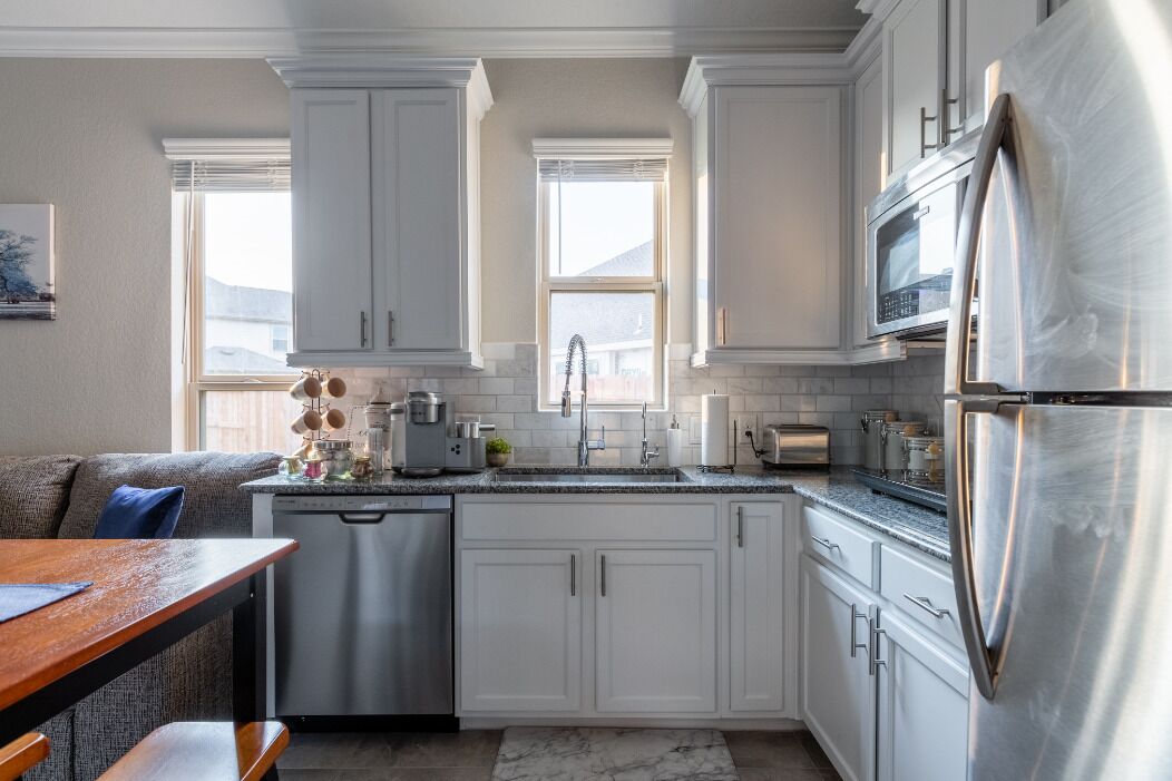 Fridge, microwave, stovetop, dishwasher