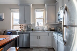 Fridge, microwave, stovetop, dishwasher - Private Guest Apt with King Bed! and Screaming Fast Internet! (CYPRESS)