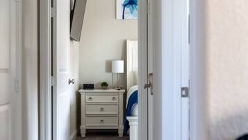 1 bedroom, in-room safe, desk, iron/ironing board