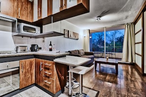 30-inch LCD TV with cable channels, TV - Bellavista Mallinkrodt (Santiago)