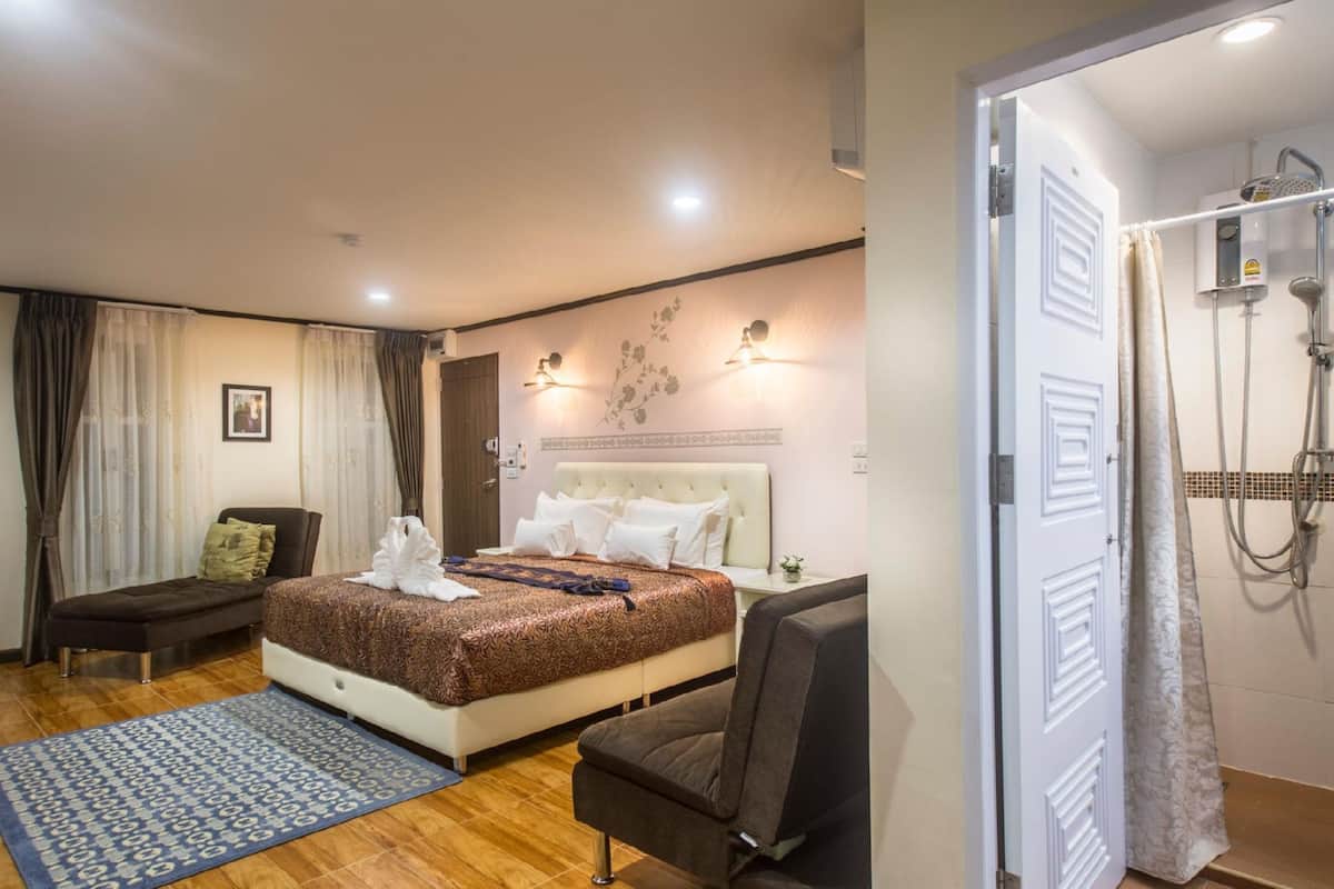 1 kamar tidur, minibar, dan didekorasi berbeda-beda