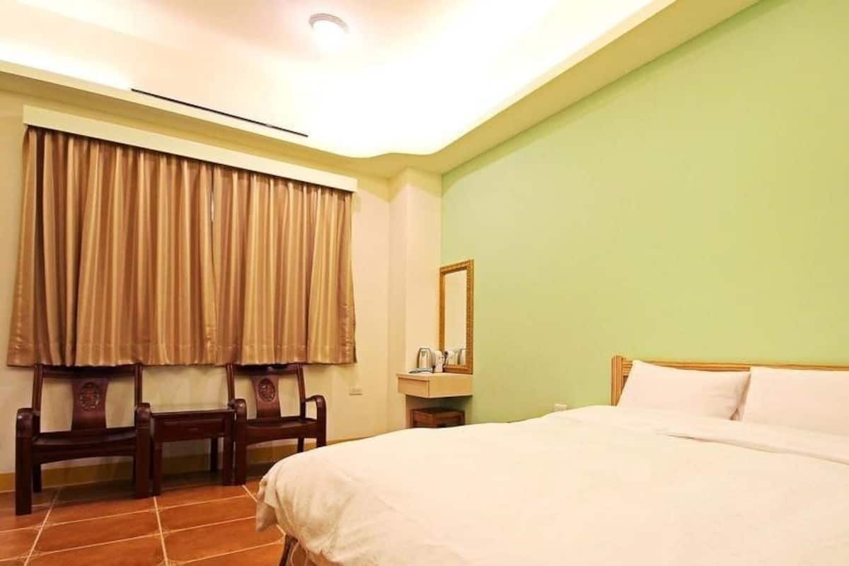 Double Room, 1 Queen Bed | Blackout curtains, free WiFi, bed sheets