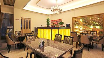 Free daily full breakfast