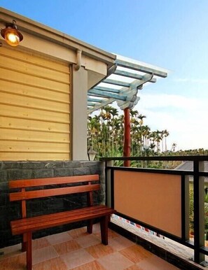 Quadruple Room | Terrace/patio - Happy Inn (Yuchi)